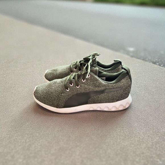 Puma Women’s Sage Green Sneakers / SZ: 8.5 - Picture 1 of 8